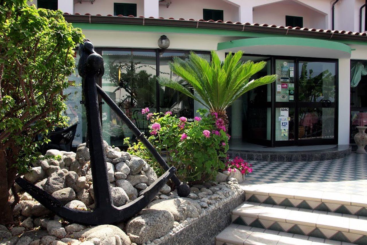 Hotel Marinella กาโปวาติกาโน ภายนอก รูปภาพ