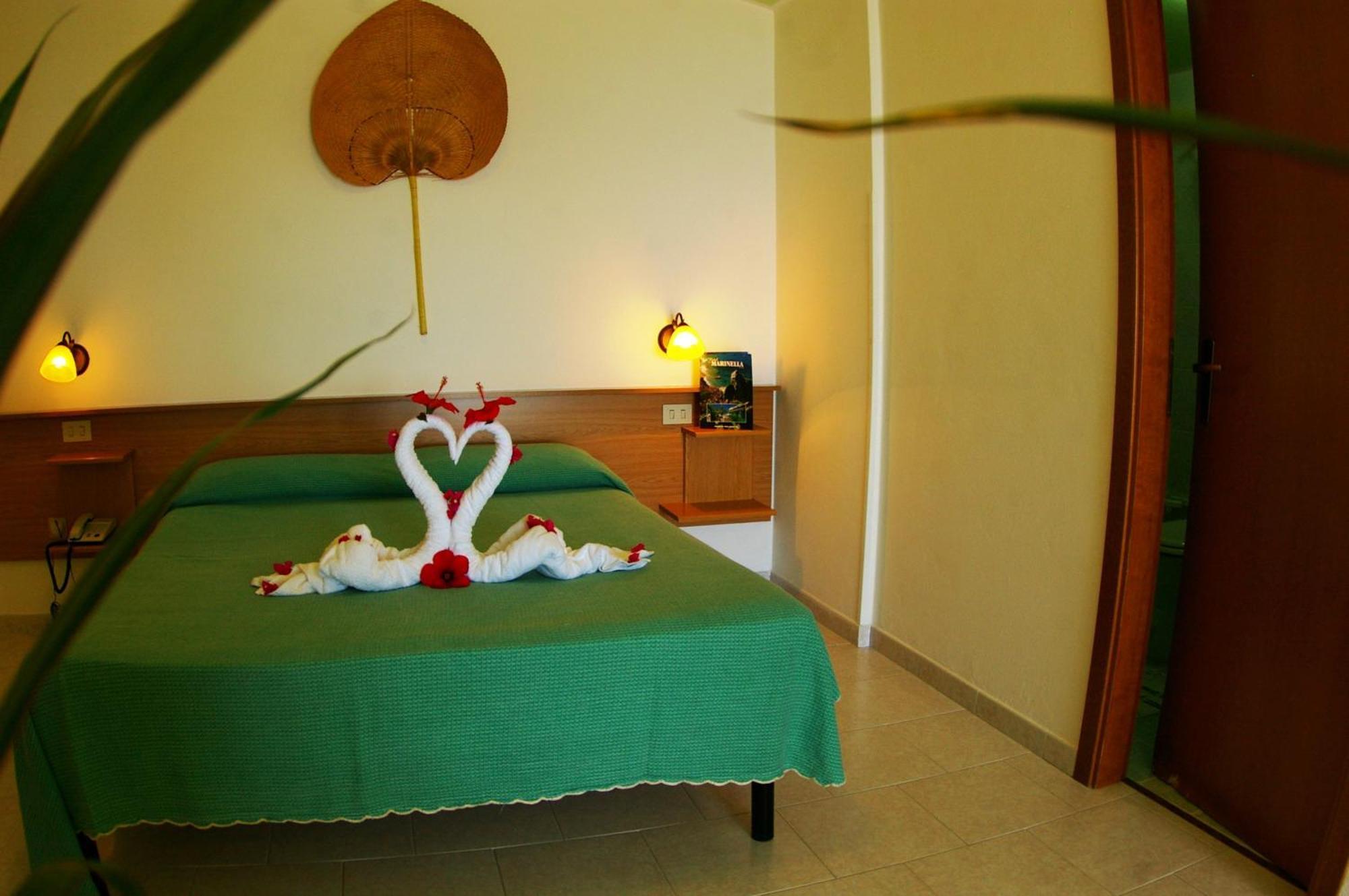 Hotel Marinella กาโปวาติกาโน ภายนอก รูปภาพ