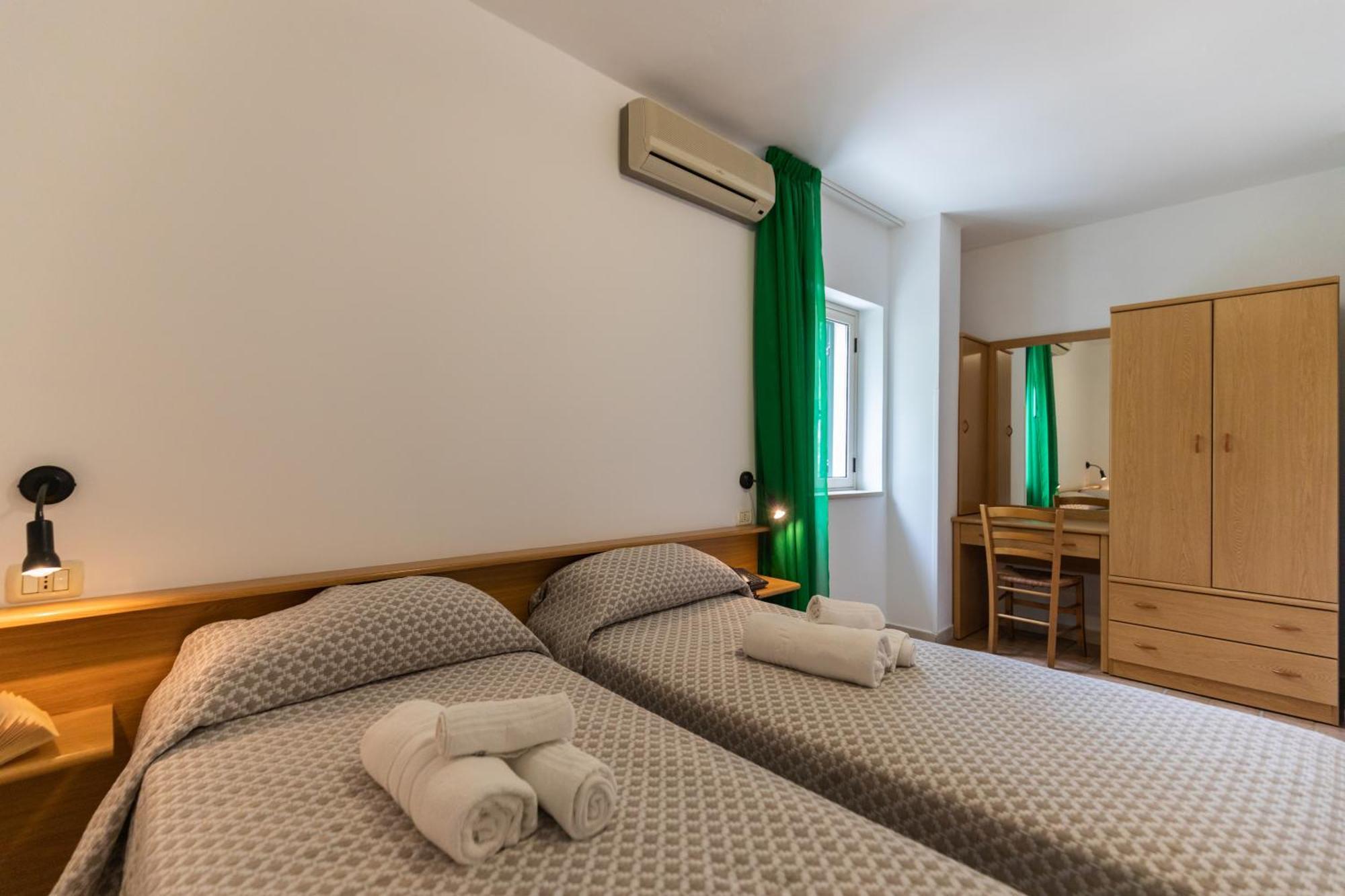 Hotel Marinella กาโปวาติกาโน ภายนอก รูปภาพ