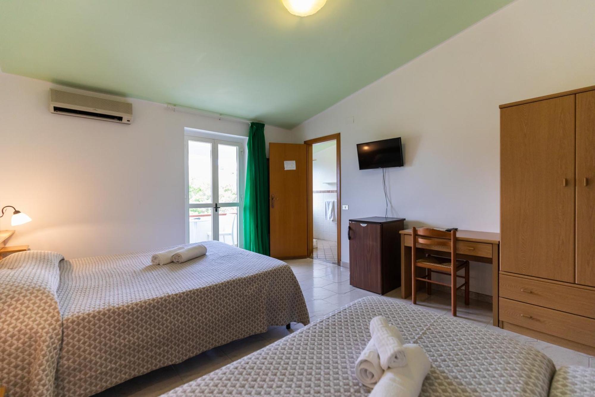 Hotel Marinella กาโปวาติกาโน ภายนอก รูปภาพ