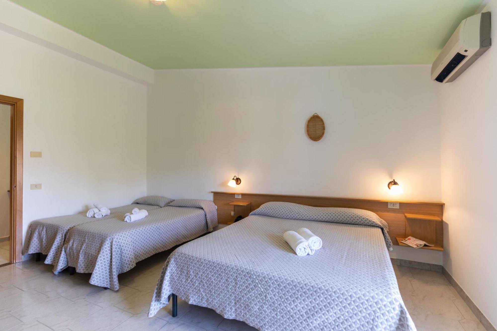 Hotel Marinella กาโปวาติกาโน ภายนอก รูปภาพ